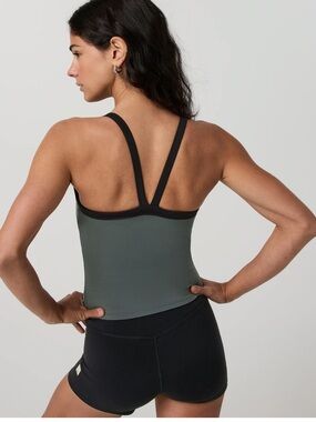 Vuori AllTheForm V Neck Tank Dark Jade NEW